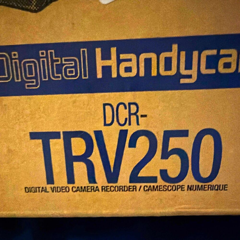 Sony Handycam DCR-TRV250 Digital8 NTSC Camcorder 25x Zoom 2.5" LCD FireWire